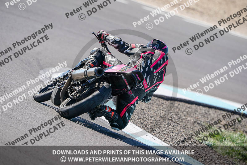 cadwell no limits trackday;cadwell park;cadwell park photographs;cadwell trackday photographs;enduro digital images;event digital images;eventdigitalimages;no limits trackdays;peter wileman photography;racing digital images;trackday digital images;trackday photos